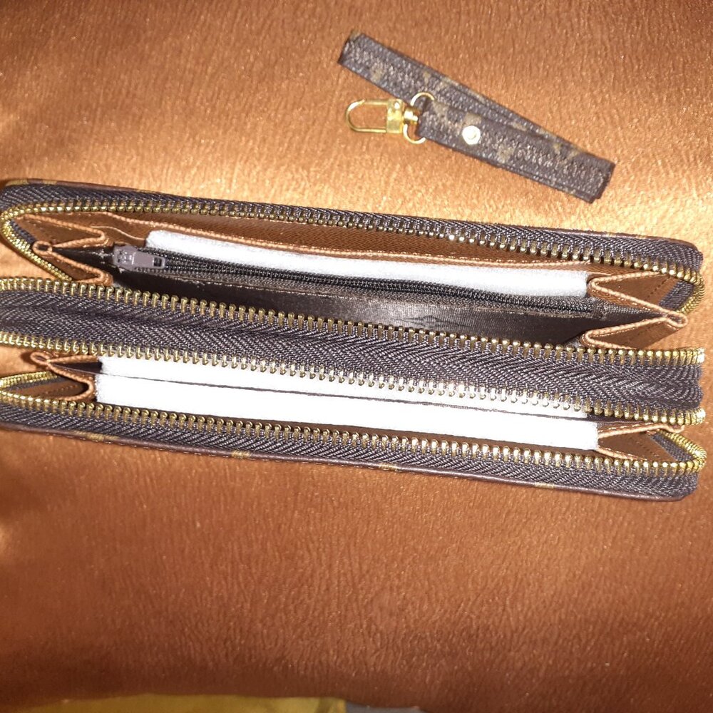 LOUIS VUITTON LV MONOGRAM ZIPPY WALLET - Picture 7 of 10